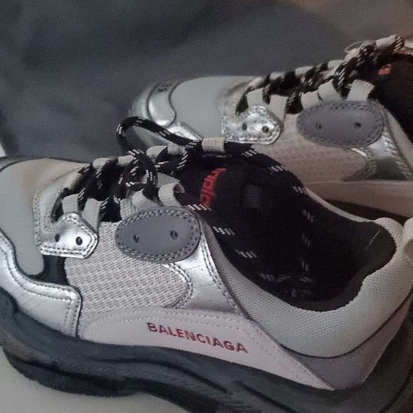 Balenciaga Triple S - Picture 1 of 7